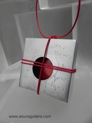 Colgante DE AMOR Y DESAMOR - Pieza Única - Aluminio