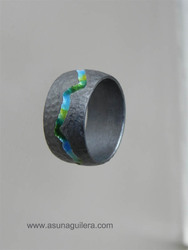 Anillo RIO / Ancho / Envejecido. Plata de Ley y Esmaltes al Fuego. Asun Aguilera