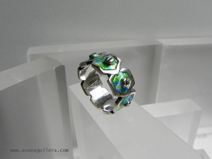 Anillo TUEsmaltes al Fuego- Vítreos. Asun Aguilera,Joyería de Autor Española
