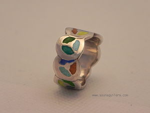 Anillo CÍRCULOS IRREGULARES. Plata de ley y Esmaltes al Fuego. Joyería de Autor.Tienda en Gijón, calle Trinidad/Museo Barjola