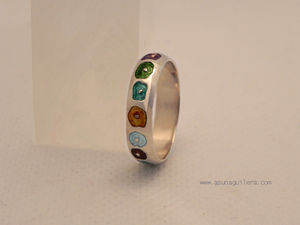 Anillo OVALES/Estrecho. Plata de Ley y Esmaltes al Fuego. Joyería Contemporánea Española de Autor. Asun Aguilera. Tiennda en Gijón