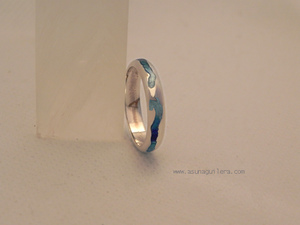 Anillo RIO/Estrecho. Plata de Ley y Esmaltes al Fuego. Joyería Contemporánea Española de Autor. Asun Aguilera. Tiennda en Gijón