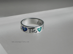 Anillo TIC-TAC/Estrecho. Plata de Ley y Esmaltes al Fuego. Joyería de Autor Española. Tienda en Gijón, Asturias, frente al Museo Barjola, Muelle/Ayuntamiento de Gijón