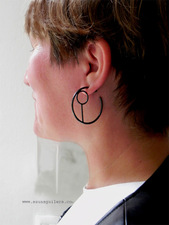 Aretas GEOMETRÍAS / Redondas /Hilo. Plata de ley envejecida. Colección GEOMETRIAS. ASUN AGUILERA, DISEÑO DE jOYERÍA CONTEMPORANEA DE AUTOR ASTURIANA. TIENDA EN GIJÓN