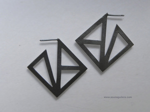 Aretas GEOMETRÍAS / TRIÁNGULOS Plata de ley Envejecida/Mate.en diferentes dimensiones. Asun Aguilera, Joyeria de Autor en Gijón, Asturias