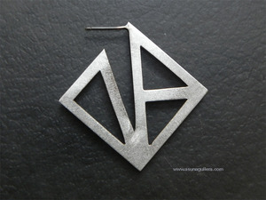 Aretas GEOMETRÍAS / TRIÁNGULOS Plata de ley Envejecida/Mate.en diferentes dimensiones. Asun Aguilera, Joyeria de Autor en Gijón, Asturias
