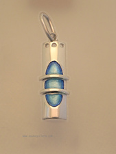 Colante JAPONÉS/ ALARGADO. Plata de ley y Esmaltes al Fuego. Colección JAPONESA. Asun Aguilera, Joyería Contemporánea de Autor