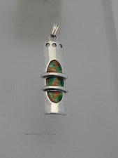 Colante JAPONÉS/ ALARGADO. Plata de ley y Esmaltes al Fuego. Colección JAPONESA. Asun Aguilera, Joyería Contemporánea de Autor