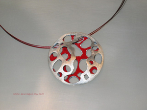 Colgante OSTRA/G . Plata de ley mate/envejecida. Asun Aguilera, Diseño de Joyas de Autor