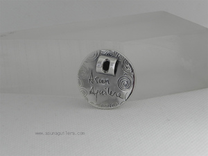 Colgante HUELLAS/Redondo. Plata de ley y Esmaltes al Fuego. Colección HUELLAS. Joyería Contemporánea Española. Asun Aguilera. Joyería de Autor, tienda en Gijón, Asturias