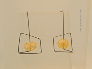 Pendientes ACERO y CITRINA. Acero Inoxidable Quirúrgico & Citrina. Asun Aguilera, joyería de Autor. Tienda en Gijón, calle Trinidad 10