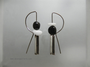 Pendientes BLANCO & NEGRO. Azabache de Asturias,Plata de ley, Acero Inoxidable Quirúrgico, Jade. Joyería de Autor. Asun Aguilera, emociones hechas joyas.