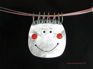 Colgantes Los HERMANOS DE RAULITO. Plata de ley y Esmaltes al Fuego. Joyería de Autor Española. Contemporary Jewellery.Asun Aguilera. Tienda en Gijón, Asturias