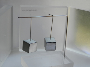 Pendientes cubos/Aluminio  . Joyería Contemporánea Española. Asun Aguilera, Joyería de Autor. Tienda en Gijón, calle de la Trinidad
