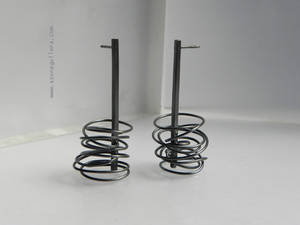 Pendientes MI LÍO/Tornado. Plata de Ley. joyería Minimalista. Joyería Contemporánea Española. Contempoería de Autor. Contemporary Jewelry. Asun Aguilera, Joyería de Autor. Tienda en Gijón, calle Trinidad 10