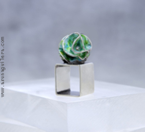 Anillo ESFERA TALLADA - Cuadrado - Esmalte - Brillo   125 €