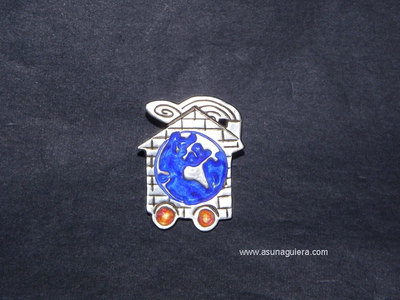 Colgante / Pin ESTE MUNDO CORRE COMO UN LOCO   67 €